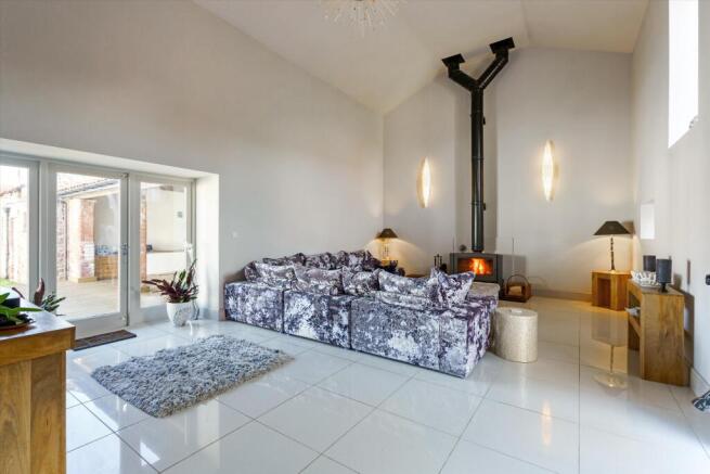 5 bed Detached for sale Image 8