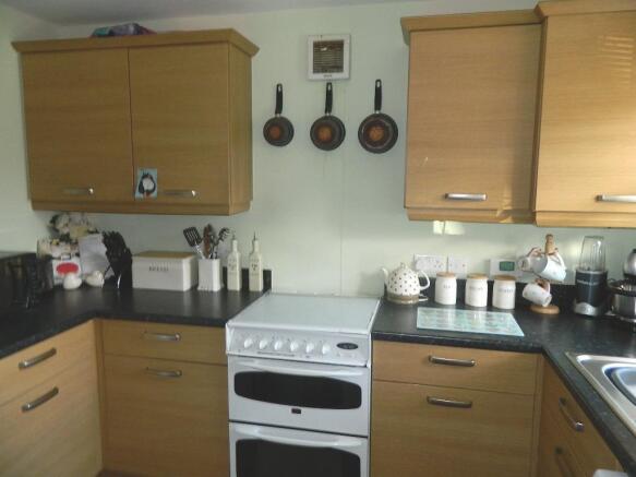 65 Myers Close 003.j