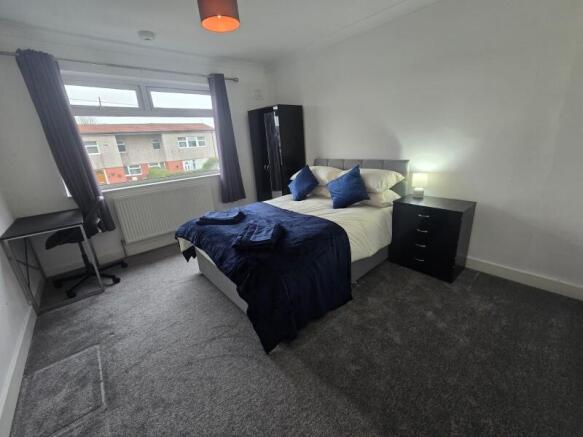 6 bed Semi-Detached to rent Image 12