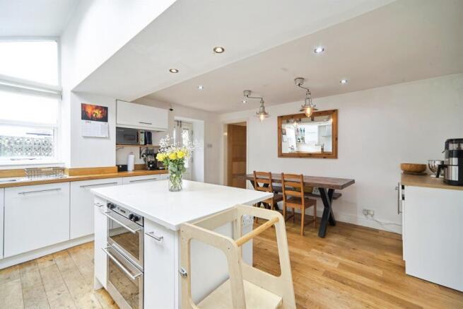 3 bed Semi-Detached for sale Image 7