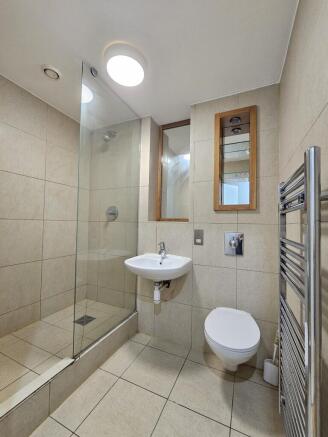 3 bed Ground Flat to rent Image 8