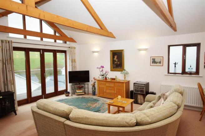 Lounge area.JPG