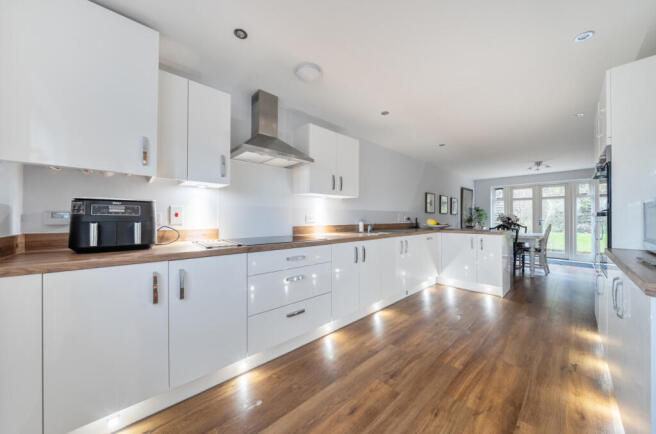 1400683-3-696fac4...