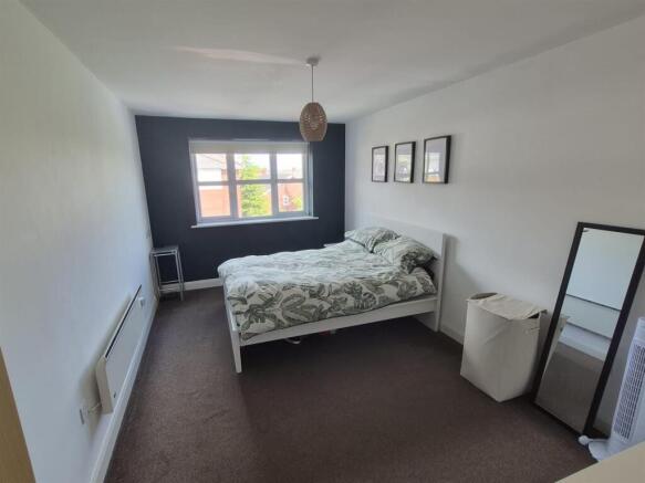 Bedroom 1.jpg