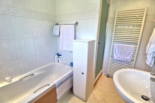 BATHROOM VIEW 2