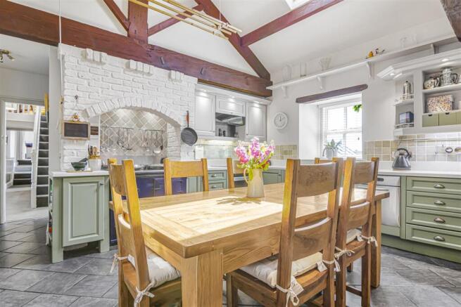 4 bed Detached for sale Image 6
