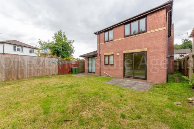 14 Gifford Close-23.jpg