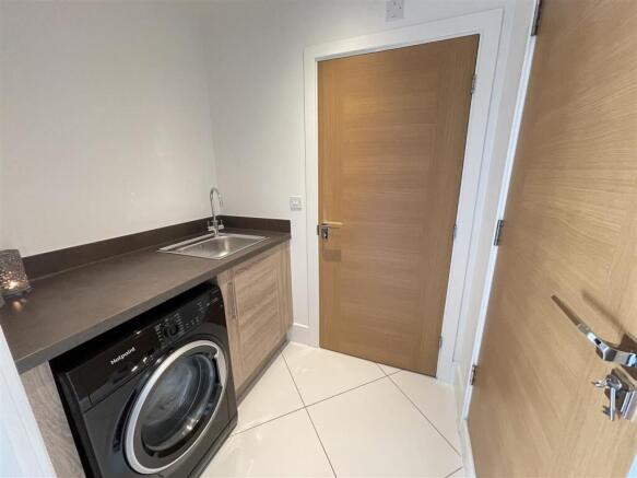 4 bed Detached for sale Image 11