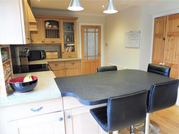 KITCHEN/DINING ROOM