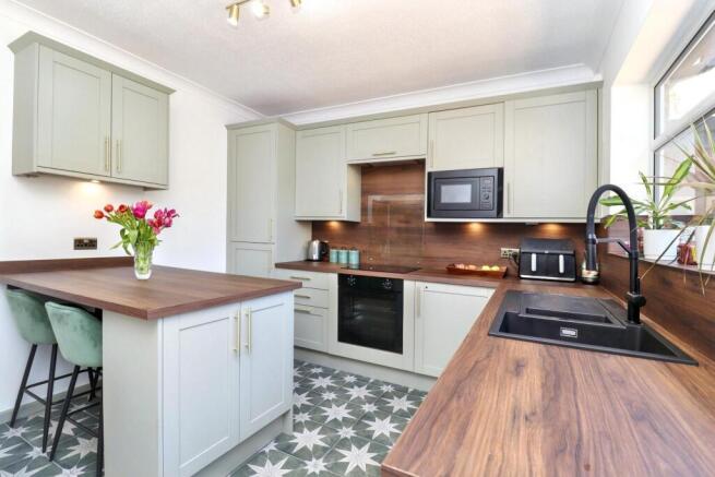 4 bed Semi-Detached for sale Image 7