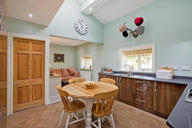 4 bed Detached for sale Image 8