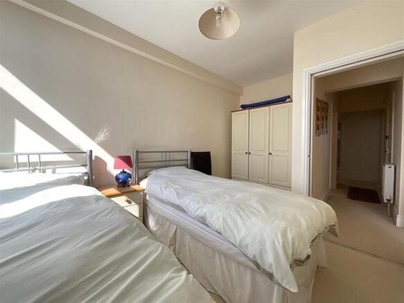 2 bed Flat for sale Image 10