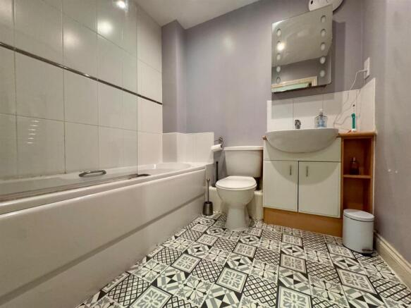 3 bed Terraced to rent Image 11