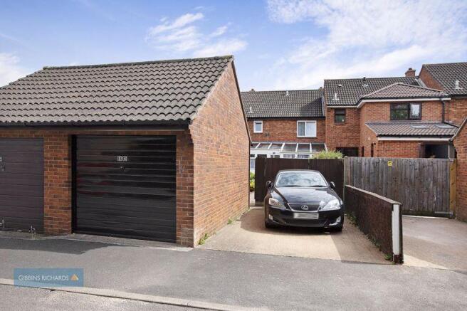 Garage / Parking