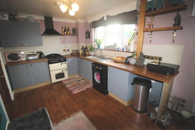 KITCHEN / DINER