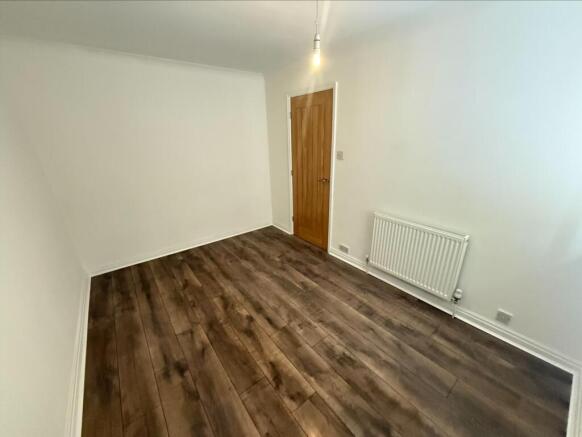 1 bed Ground Flat to rent Image 5