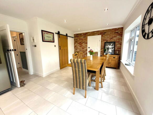 4 bed Detached for sale Image 12