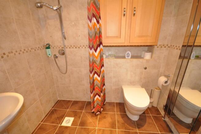 GROUND FLOOR SHOWER 