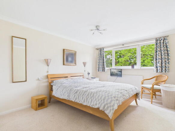 Hever Close, Maidenhead, SL6 photo 4
