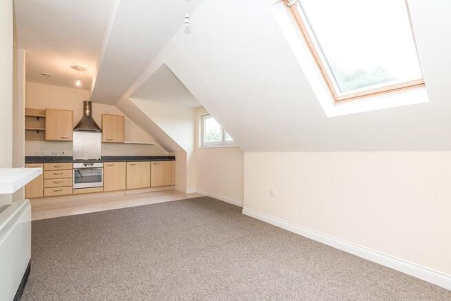 2 bed Penthouse to rent Image 2