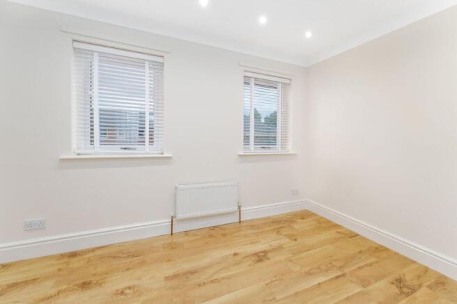 2 bed Terraced to rent Image 7