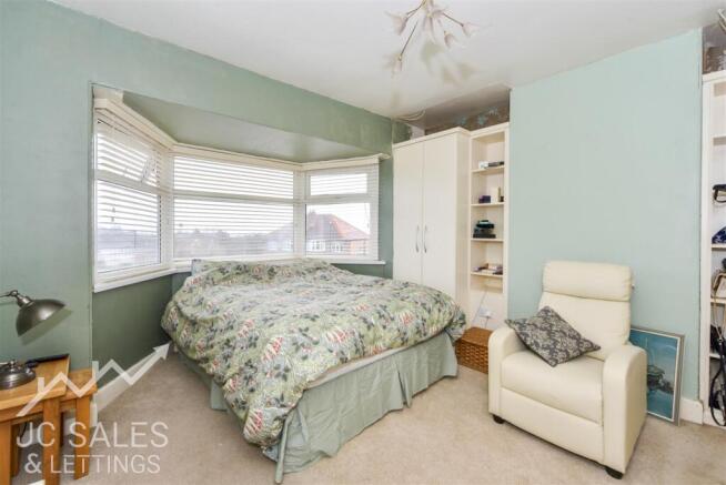 5 bed Semi-Detached for sale Image 7