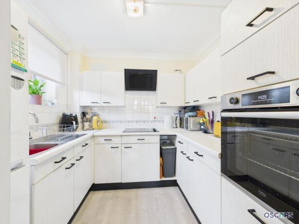 2 bed Flat for sale Image 4