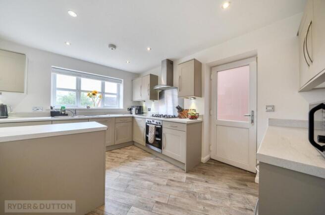 4 bed Detached for sale Image 5