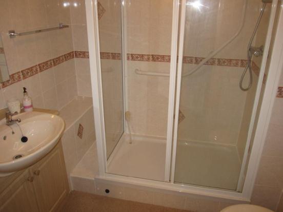 SHOWER ROOM
