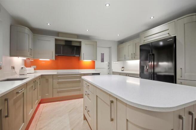 Glebe Gardens, North Wingfield, S42 photo 3