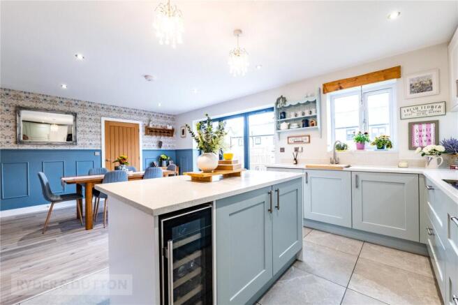 5 bed Detached for sale Image 4