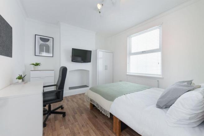 5 Double Bedrooms