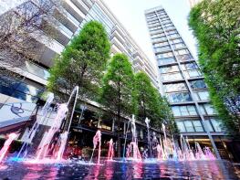 6, Hanover House, Crown Square, London SE1 2SE