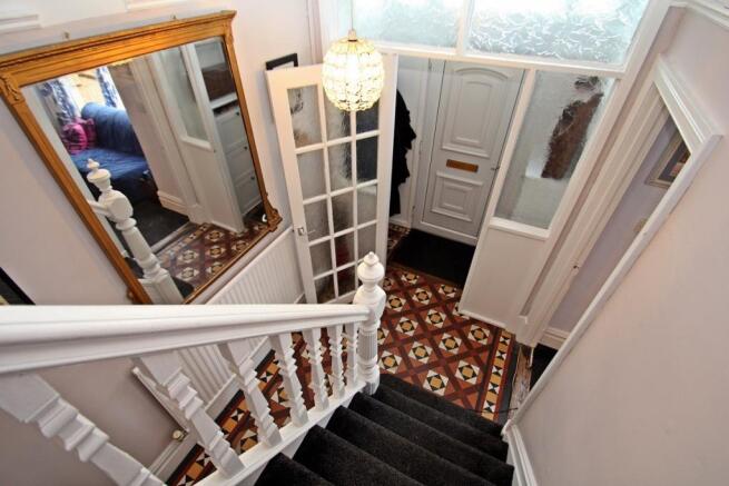 Stairs to front porc