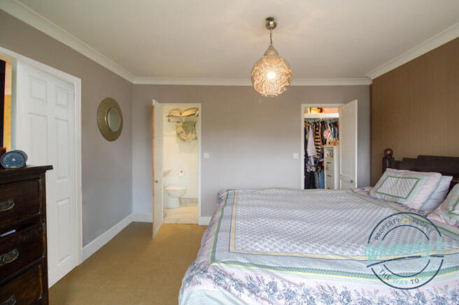 Dressing room & ensuite to main bedroom