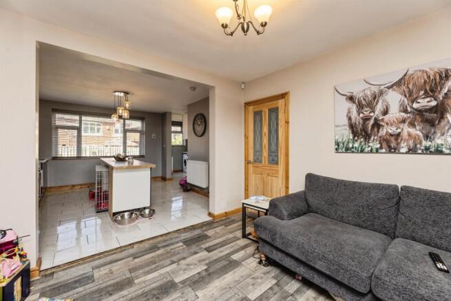 3 bed Semi-Detached for sale Image 4