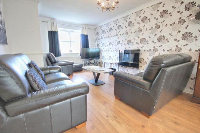 4 bed Detached for sale Image 3