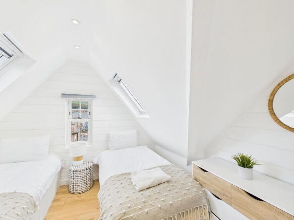 5 bed Block of Apartments for sale Image 8
