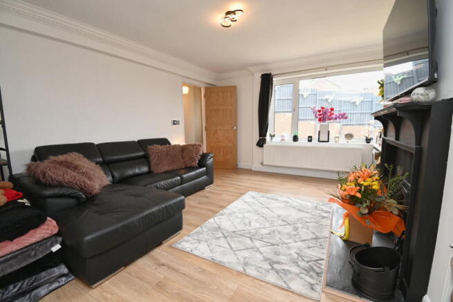 5 bed Detached for sale Image 8