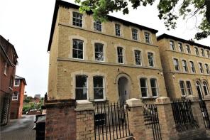 Flat 3, 13 Smalley House, The Crescent, Bedford MK40 2FY