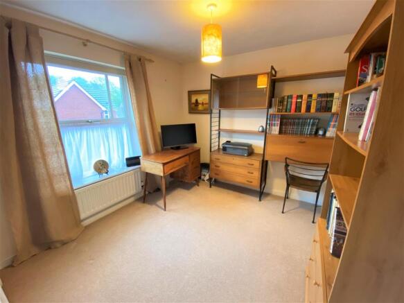 BEDROOM 4