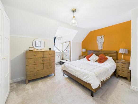 4 bed Link Detached House for sale Image 9