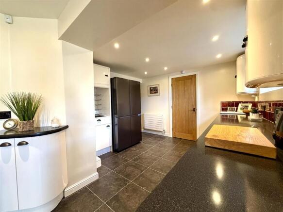 4 bed Semi-Detached for sale Image 5
