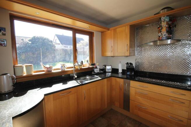 OPEN PLAN DINING KITCHEN / SUN ROOM