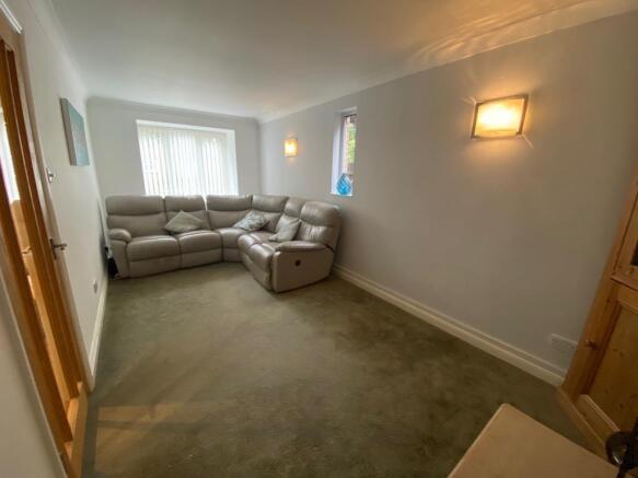 new lounge pic.jpg