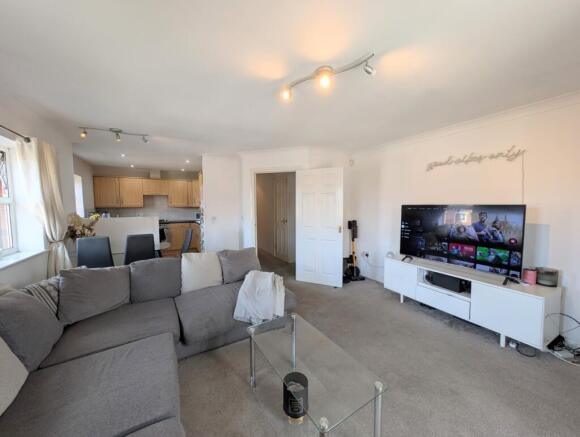 2 bed Flat for sale Image 4