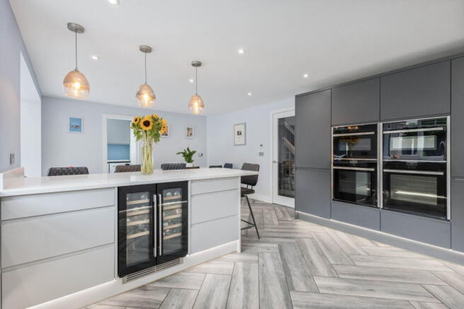 4 bed Detached for sale Image 10
