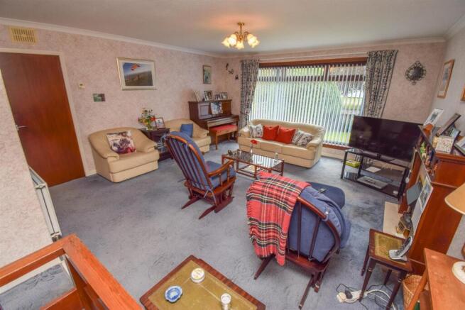 LOUNGE-DINING ROOM