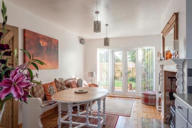 KITCHEN/DINING ROOM