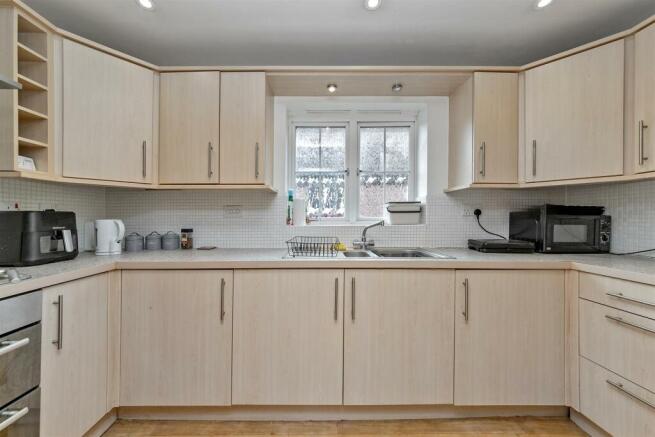 21ErringtonClose-9.jpg